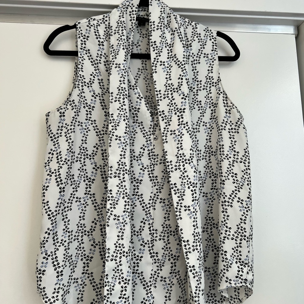 Ann Taylor Women's Black and White Sleeveless Top with Tie Front